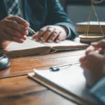 勞工向律師諮詢勞資爭議調解流程與權益保障